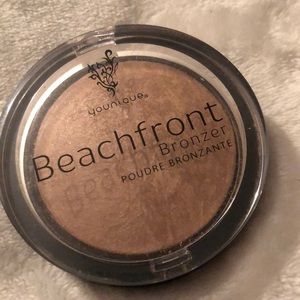 Beachfront bronzer